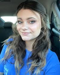 Hannah Oglesby's Instagram, Twitter & Facebook