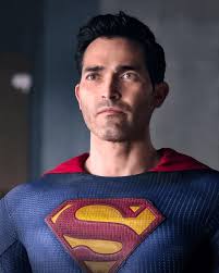 Mas gusto mo bang malaki, maliit, o sakto lang ang S? : r/superman