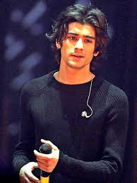 File:Zayn Malik at 214. Wetten, dass.. show in Graz, 8. Nov. 2014  (cropped).jpg