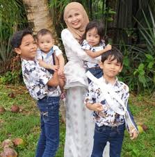 Cerita pendek atau cerpen adalah sebuah karya sastra yang memiliki tema, salah satu tema yang bisa diangkat ialah kehidupan. Tengah Minum Tiba Tiba Kepala Bayi Keluar Ibu Cerita Cemasnya Terberanak Di Ruang Tamu Pa Ma