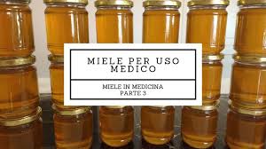 Probabilmente ti starai chiedendo come è possibile usare il miele, ingrediente super appiccicoso, per purificare i tuoi capelli e trattarli in maniera naturale? Miele In Medicina Miele Per Uso Medico Vitamina Bee Miele E Dintorni