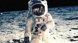 Neil Armstrong Marche Sur Barack Obama L Express