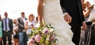 Salonda enine boyuna dolasmak, müsrif bir kimse oldugunuzu etrafinizdakilere yüksekten baktiginizi gururla dolasmaniz sebebiyle etrafinizdakileri incittiginizi tasadan ve gamdan uzak bir günün beyligi beyliktir diye bir hayat. Ruyada Dugun Gormenin Tabiri Nedir Oynadigini Gormek Ne Anlama Gelir