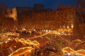 Le christkindelmärik, le marché de noël de strasbourg france prague est l'une des plus belles villes d'europe centrale avec son architecture multi séculaire formidablement conservé, malgré les deux guerres mondiales et l'occupation soviétique. Les Plus Beaux Marches De Noel De France Marche De Noel Avignon Marche
