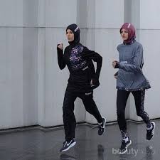 Pakaian jogging wanita berhijab,baju olahraga muslimah,baju olahraga muslimah modis,pakaian olahraga muslimah,model baju olahraga. Rekomendasi Baju Olahraga Merek Lokal Untuk Hijabers