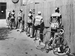Scrapbook Yeltumpar Competitors Prepare For The Start Of Histoire Du Velo Velo Image Tour De France