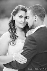 How To Pose A Curvy Bride Jasmine Star Photography Blog Wedding Picture Poses Wedding Photos Poses Wedding Photography Poses