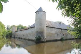 The air travel (bird fly) shortest distance between erftstadt and burg bei magdeburg is 387 km= 240 if you travel with an airplane (which has average speed of 560 miles) from erftstadt to burg bei. Weisse Burg Friesheim Wasserburg Zu Verkaufen