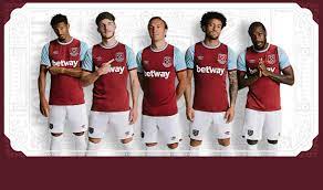 وست هام يهزم وولفرهامبتون في الدوري الإنجليزي. West Ham United 2020 21 Umbro Home Kit Football Fashion