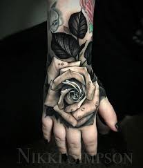 The statue of liberty was dedicated on october 28, 1886. 100 Impressionants Tatouages Sur La Main Pour Femme Tatouez