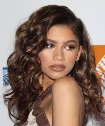 Zendaya Coleman Long Curly Hairstyle Medium Brunette Side View Zendaya Hair Hair Styles Hairstyle