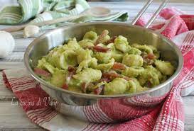 Questa volta avevo un po' di tempo a disposizione e ho voluto preparare una pasta con broccoli e speck con la pasta fatta in casa ma è un ottimo piatto con qualsiasi tipo di pasta. Pin Su Ricette Primi
