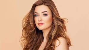 Golden brown looks stunning with dark brown hair. How To Get A Light Golden Brown Hair Color L Oreal Paris