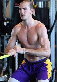 Can someone please photoshop alex caruso with a completely bald head? Ballislife Lakers Alex Caruso In The Gym Facebook