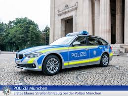 Was soll es auch sonst heißen? Polizei Munchen No Twitter Erstes Streifenfahrzeug In Blau Bei Der Polizeiinspektion 12 Maxvorstadt Https T Co Y1qfcmpdjs Polizei Munchen Https T Co Isepohtzae