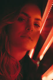Baba (?) ve anne(?) 'nin kızı 2021 yılında aktris olarak hemel, gouden kalf & de helleveeg ile ünlüdür<. European Shooting Stars Hannah Hoekstra Sleek Magazine