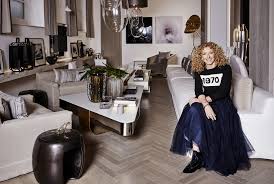 Let us start with a tropical and simple theme dining room! Kelly Hoppen