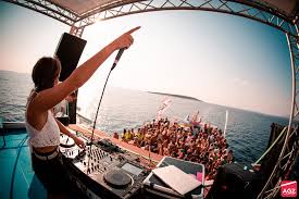 Der zrce beach auf der insel pag ist mittlerweile einer der bekanntesten und begehrtesten partydestinationen der welt. Austria Goes Zrce å¸–å­ Facebook