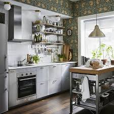 Originales diseños de cocinas baratas de estilo moderno. 15 Islas De Cocina Moviles Para Anadir Superficie De Trabajo Y De Almacenaje De Cocina