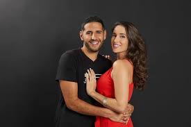 Nuseir yassin known by the name nas daily is a video blogger, influencer, software developer, content creator and traveller who travels around the world and bring the people of different places to inspire others. 7 Honest Thoughts Of Nas Daily On Money Sex Inferiority And Success Zillion Media