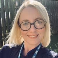 60+ perfiles de «Vikki»