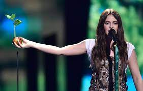 Grazie a francesca michielin, che per #earthhour2021 ci regala la sua voce: Francesca Michielin Aus Italien Holte Mit Dem Lied No Degree Of Separation Den 16 Platz 124 Punkte