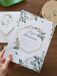 Partecipazioni di matrimonio, menù ricevimento, libretti per la messa o per il rito civile, accessori per le nozze, come coni portariso e ventagli per invitati, etichette per bottiglie e segnalibri, idee originali per accompagnare bomboniere e omaggi speciali per gli invitati. Partecipazione Matrimonio Ulivo Personalizzate Cinzia Creazioni