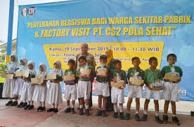 Dan ternyata rumah muki tidak begitu jauh dari rumahku. Aksi Sosial Pt Cs2 Pola Sehat Beri Beasiswa Ke Warga Kurang Mampu A Umum