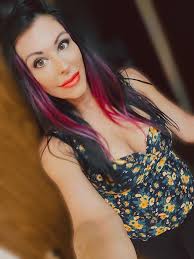 Christina Hendricks 🥰🩷🧡