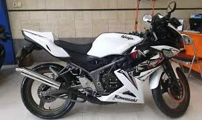 Ninja r warna hijau keluaran 2014 / warna terbaru kawasaki ninja150rr 2014 lho koq makin keren iwanbanaran com / 3 varian warna ninja tersebut ada warna standar dengan grafis minimalis yang simpel, speecial edition (se) dengan livery khas tim balap. Calon Legenda Harga Kawasaki Ninja 150 Rr Kalahkan Ninja 250 Cc