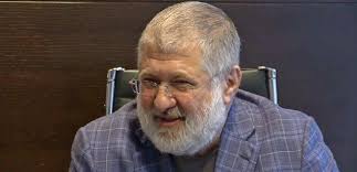 Коломойский, старательно демонстрирует свои еврейские корни, позирует в кипе. V Zakarpate Uniaty Agitiruyut Protiv Evreya Grabitelya Kolomojskogo