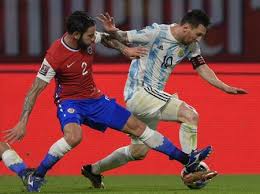 Con buenos rendimientos generales, argentina se quedó con el clásico del fútbol sudamericano en el. Eliminatorias Com Gol De Messi Argentina Empata Com O Chile