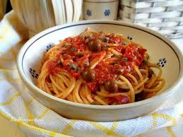 Gli Spaghetti Alla San Giovannino Sono Una Vera Delizia Un Tripudio Di Sapori Tra Pomodorini Freschi Capperi E Olive Del Contadin Primi Piatti Ricette Piatti