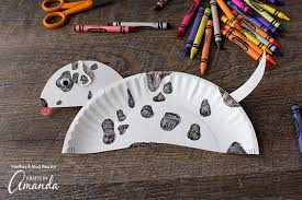 Paper Plate Dalmatian: making a fun and easy paper plate craft