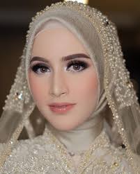 Model rias pengantin penyelenggaraan kulit biasanya sun berjarak dengan penyelenggaraan mata. Wedding Makeup Pengantin Berhijab Kerudung Pengantin Rias Wajah Pengantin