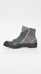 In preparation of the colder seasons, converse is looking to assist their fans during the snowy months with a brand new winterized footwear collection. Converse Herren Chuck Taylor Mc18 Gore Tex Sneaker Boots