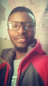 Papa CHIRHA lance des fleurs au Poète MUZALIA Nous sommes à Espace Culturel  Kwetu Art Full video 👉  https://www.youtube.com/live/P2exC22bLRQ?si=r9afDWKbapzX0l9E