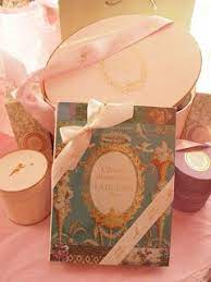 Laduree Hat Box C Est Magnifique Laduree Laduree Macarons Laduree Paris