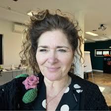 Bloed, zweet, tranen en een hoop benzine lichter, maar wat een fantastische  ervaring. Vandaag mocht ik na 4 maanden intensieve trainingen mijn JUMP!  traject afronden met een pitch. Ik wil Roos Exoo… |