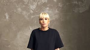 D'estate muoio un po' aspetto che ritorni l'illusione di un'estate che non so… Malika Ayane A Sanremo 2021 Con Ti Piaci Cosi Chi E Canzone E Cosa C E Da Sapere