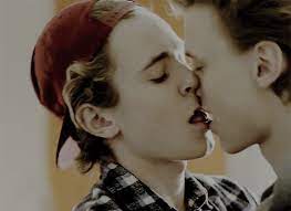 Even using superior seduction tactics while isak is straight up s h o o k by what he's witnessing. 13 Times Isak And Even From Skam Made Out And Satisfied Our Thirst Popbuzz