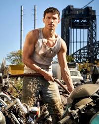 Том Холланд снова взорвал интернет своими новыми фото! Тот ...