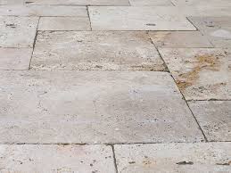 Dalle Rustic En Travertin Stonenaturelle Le Choix De L Elegance Stonenaturelle Pierre Naturelle E Travertin Terrasse Travertin Sol En Pierre Naturelle