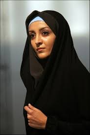 It is worn with an accompanying headscarf. Tchador Iranien Persian People Portrait Beautiful