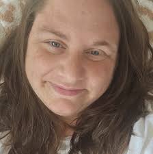 Keep glowing with Flaunt it! ✨ Our Dr. C. Tuna Body Sculpting Scrub lifts,  firms, and smooths your curves. Enriched with Thyme Extract, it stimulates  blood flow and exfoliates for a softer,