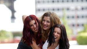 نقد و بررسی گروه Las Ketchup با آهنگ "Aserejé"