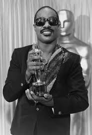Stevie Wonder I Just Called To Say I Love You Live Stevie Wonder Dedicated His 1985 Oscar For I Just Called To Say I Love You To Mandela After Stevie Accepted His Stevie Wonder Vintage Black Glamour Stevie
