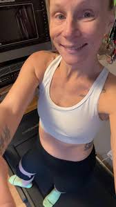 Question for those who do the marathon. I'm looking at doing the marathon  this year, it would be my first. Does anyone wear a hydration vest? I know  you can and that