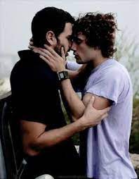 O filme do começo ao fim já mencionado aqui no cinem(ação), é um filme corajoso do ponto de vista cultural, pois mostra um casal homossexual que são irmãos, filhos da mesma mãe. From Beginning To End