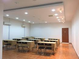 Berdekatan dengan kedai runcit, kedai makan (kopitiam), kedai runcit, surau, hotel, padang bola sepak, hotel, parking lot ( boleh. Bilik Seminar Dan Latihan Fk Studio Shah Alam